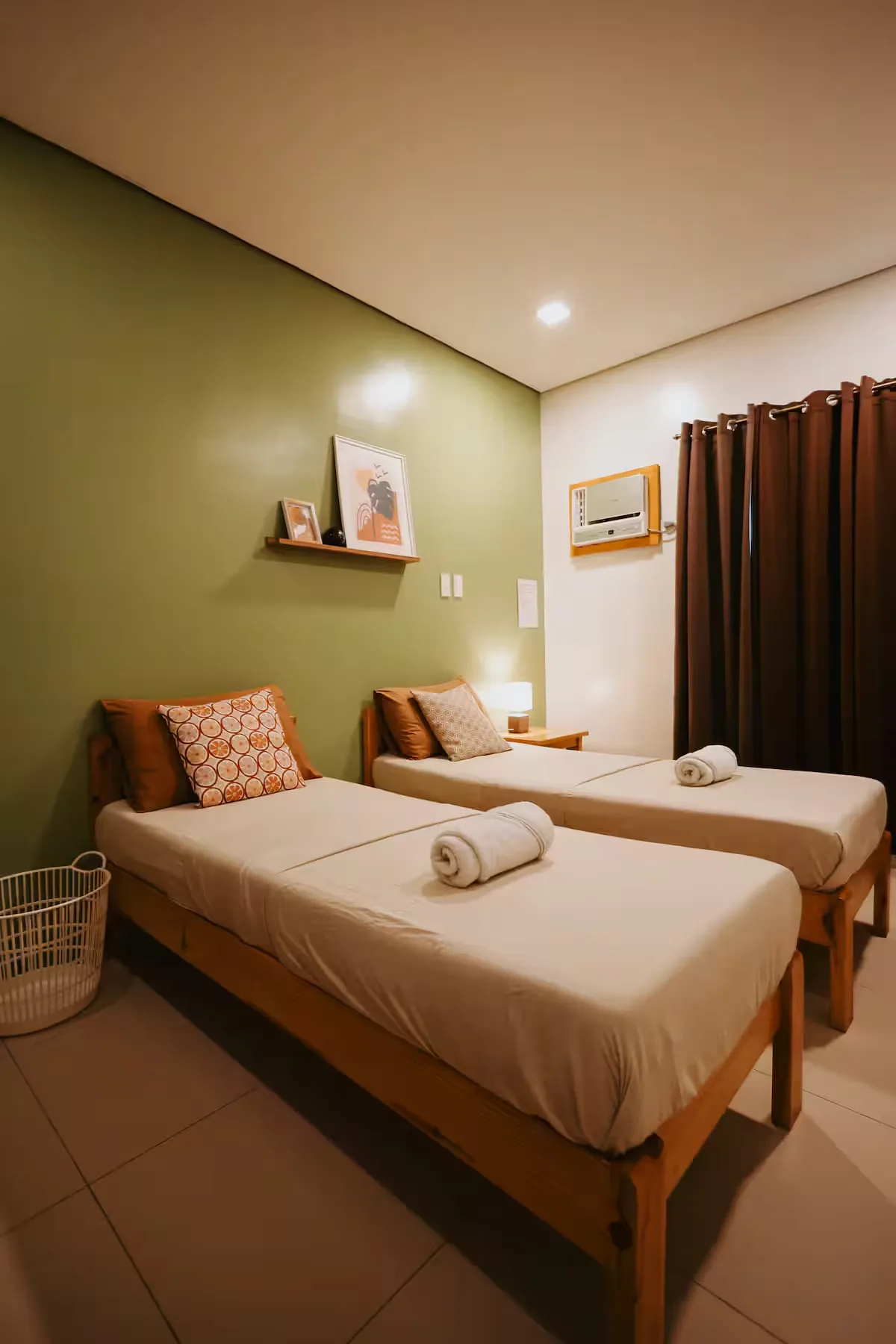 Stylish Cozy Room Near IT Park | WiFi + Netflix