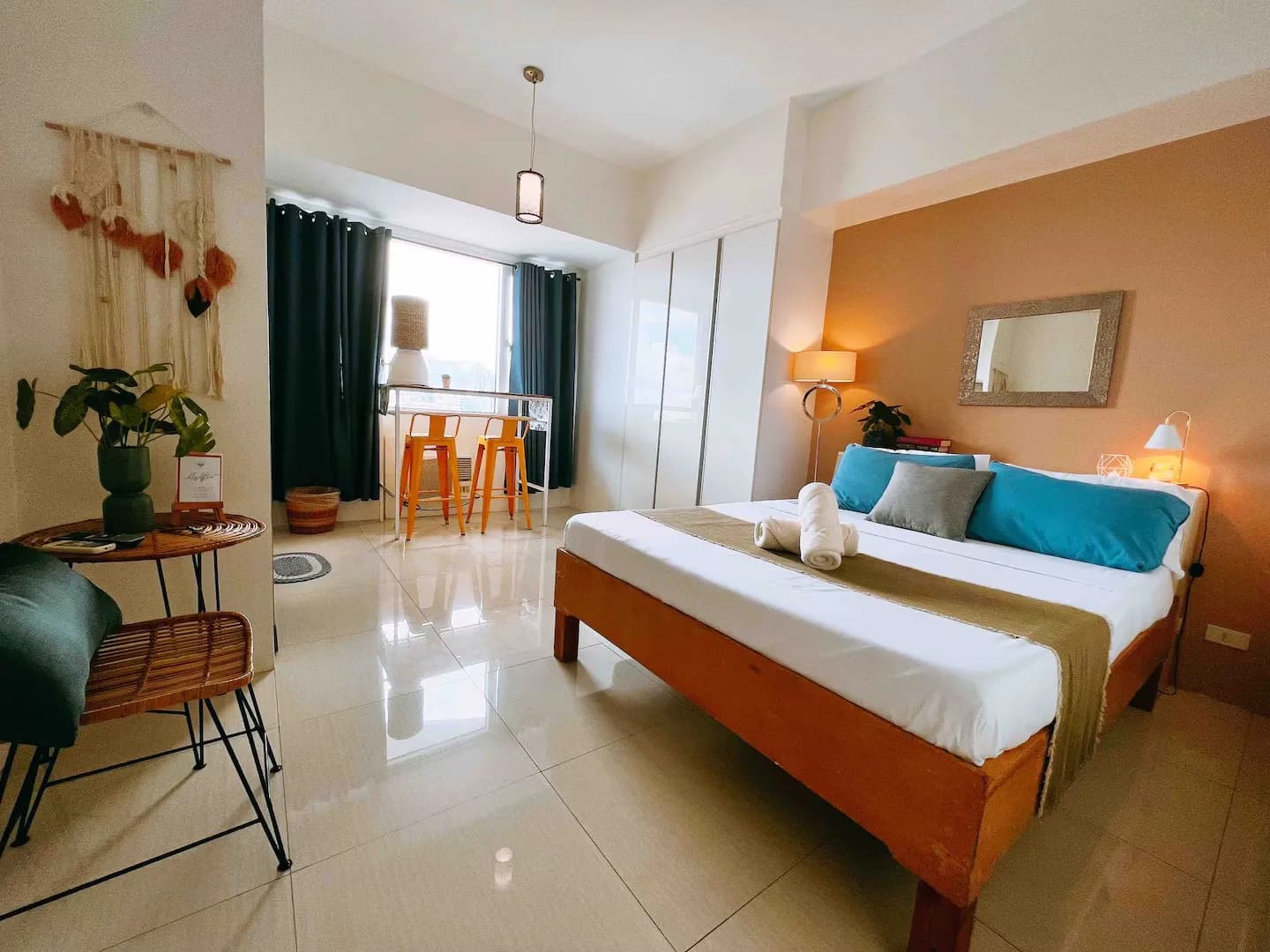 Calyx Residences by Hooga Home walk to Ayala